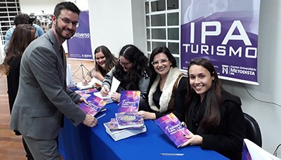 Lançamento de mais duas obras consolida curso como grande centro de produção de conhecimento